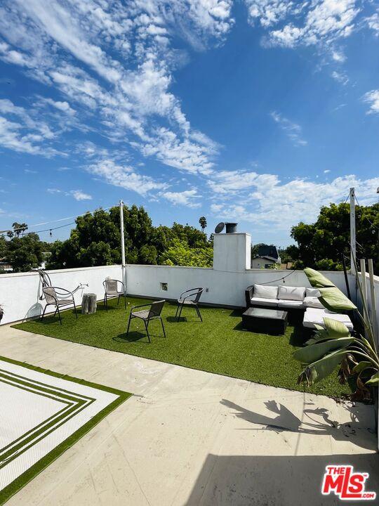 Oversized Rooftop w Treetop Vi