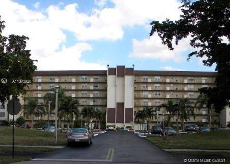 Don't miss this 2 2 condo with expansive golf course views in the heart of Davie.
