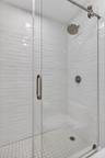 Guest bedroom 1 en-suite bath