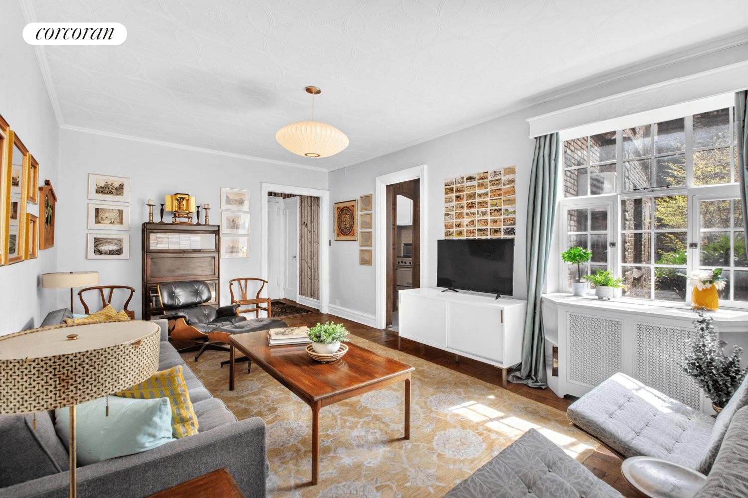 Welcome to an utterly enchanting 2 bedroom 1 bath residence at Hudson View Gardens.