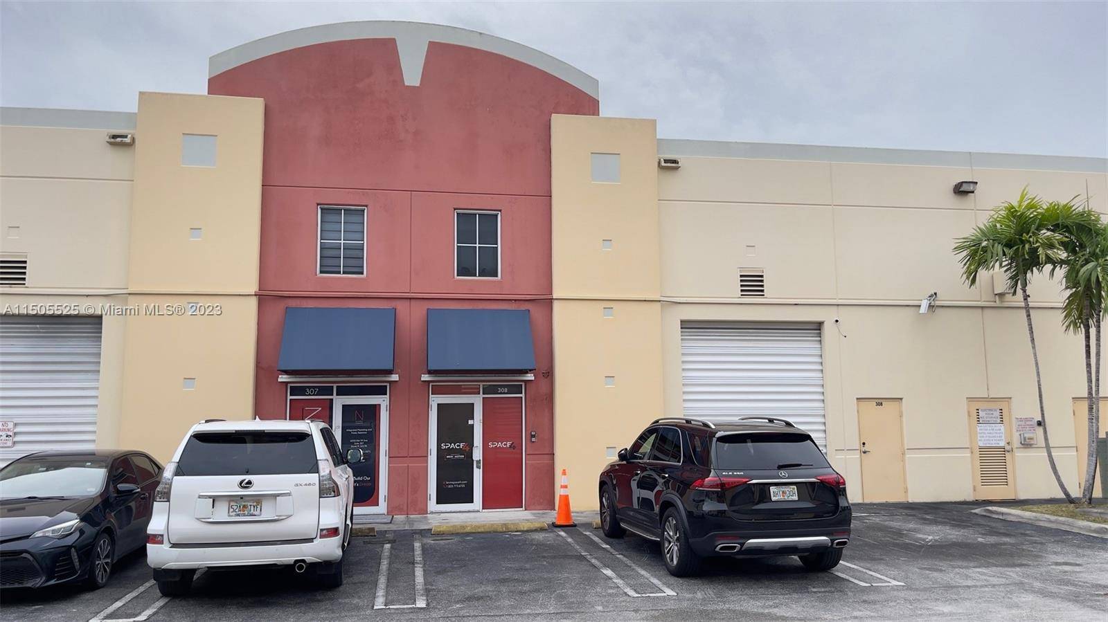 Prime location in Doral For Rent 1, 765 SF Office Warehouse In Doral.