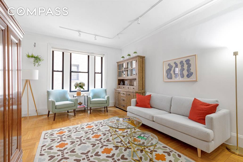 Idyllic Brooklyn Heights apartment with three exposures in a coveted boutique building.