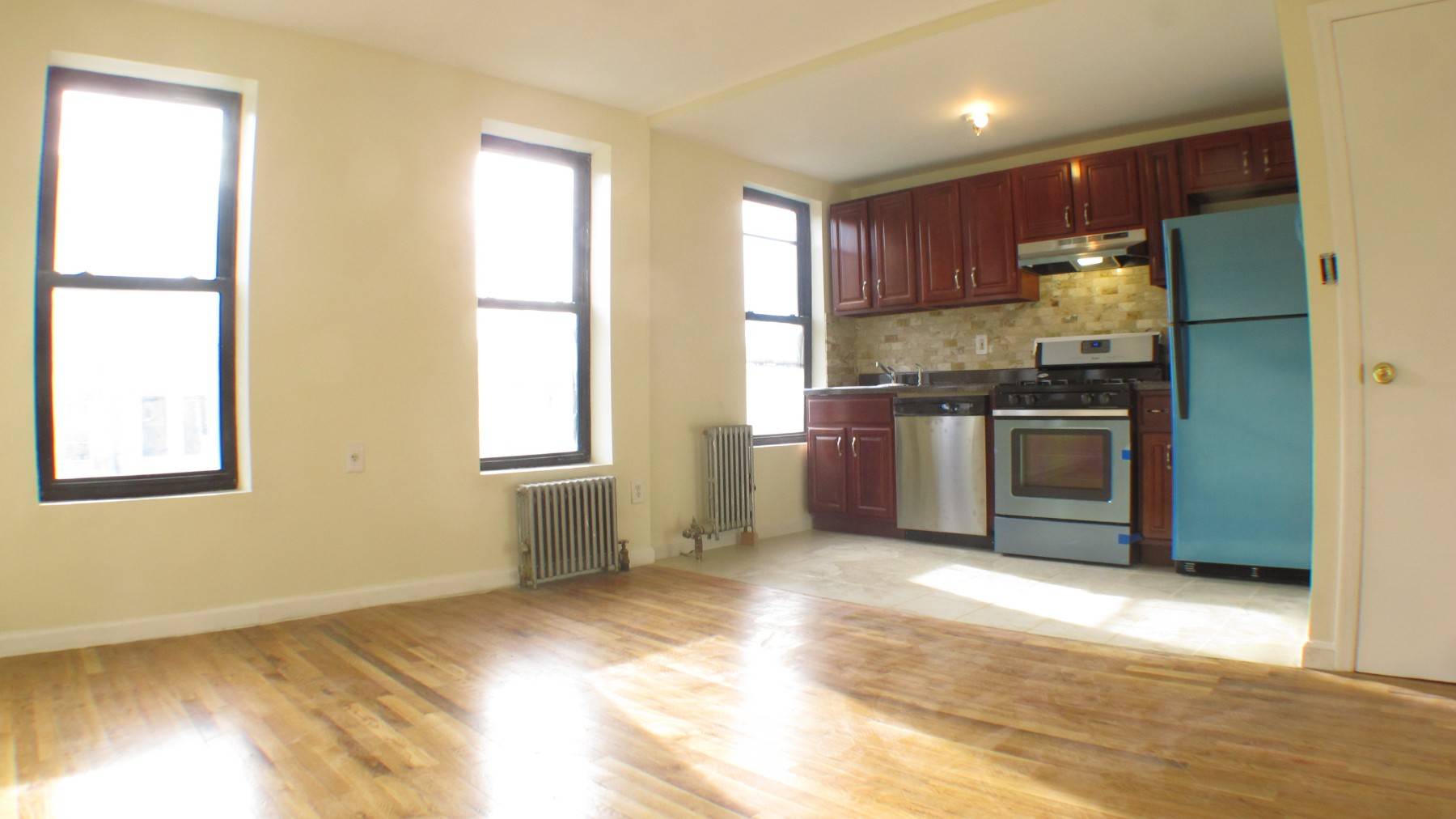 This 1. 5 Bed Apartment is conveniently located in the heart of Clinton Hill, Brooklyn.