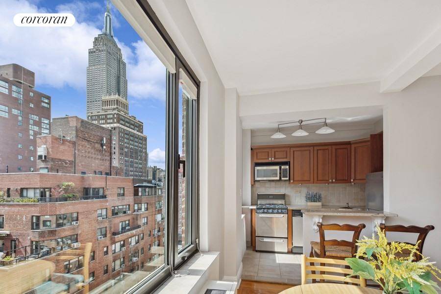 Step right into the heart of the vibrant Murray Hill Kips Bay neighborhood at 50 Park Avenue, Unit 14E.