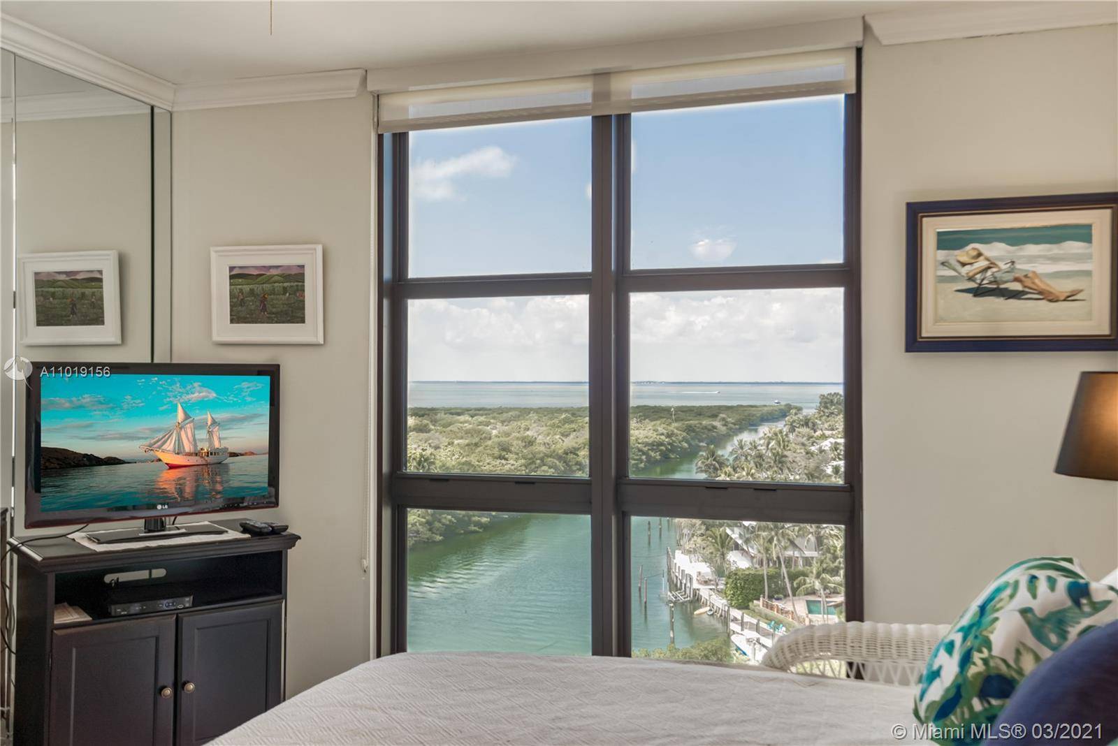 Endless panoramic, 180 degree views of Biscayne bay, Pines canal, Key Biscayne and the Coconut Grove skyline from this spacious and bright corner unit.