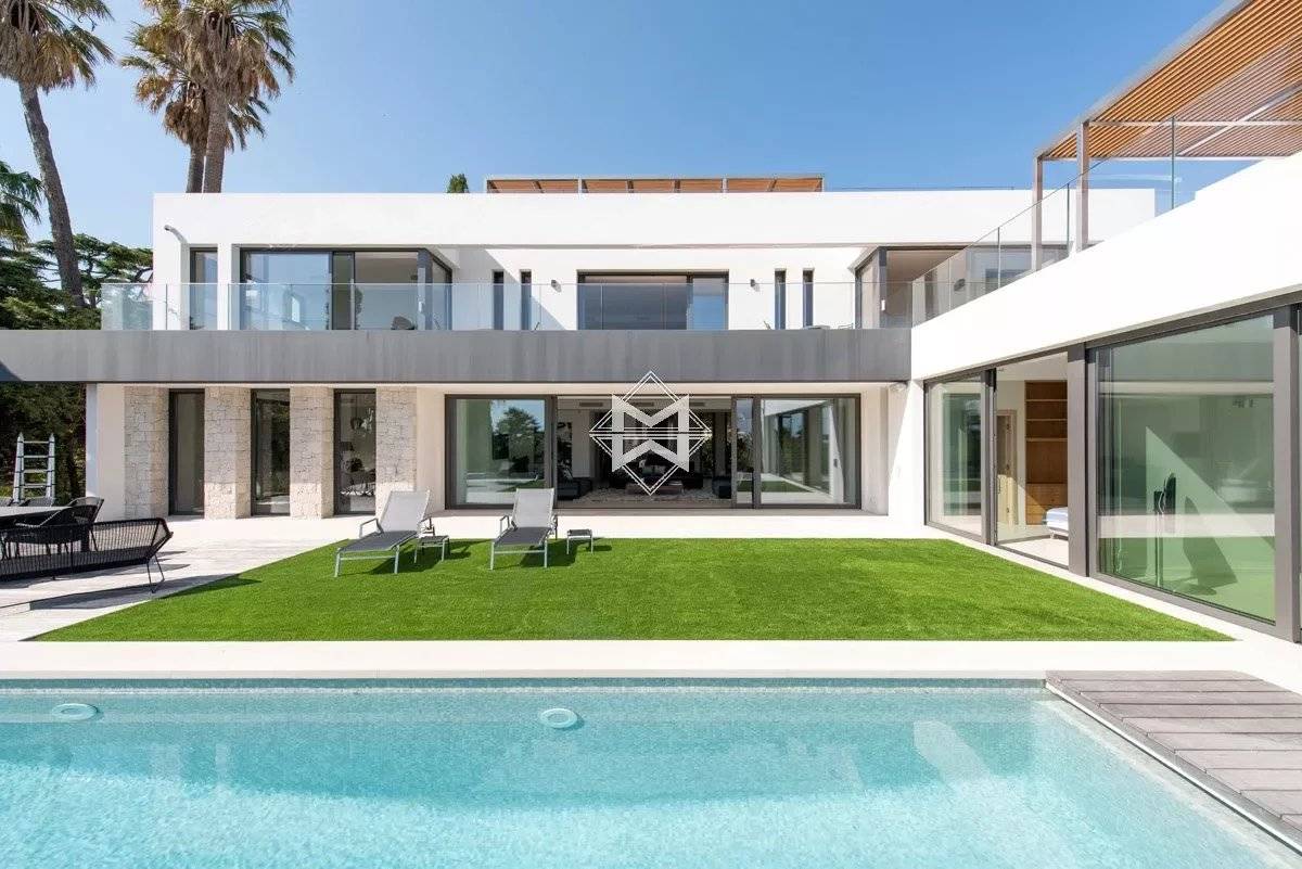 Contemporary villa located Cannes Basse Californie