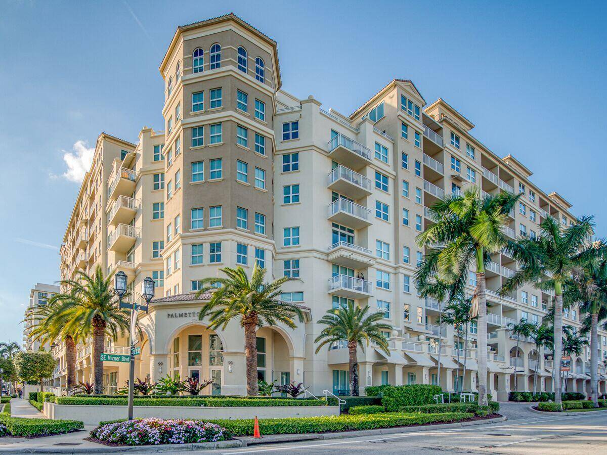 Indulge in the ultimate Lifestyle of DOWNTOWN BOCA RATON !