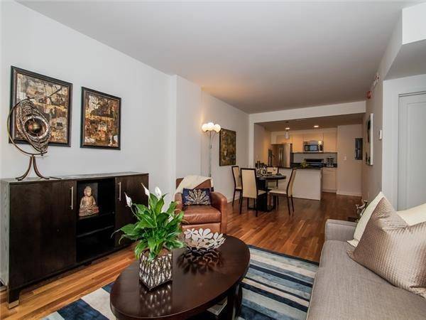The Milana Condominium is in heart of Forest Hills, centered a block of the Subway EFRM and surrounded by a dozen of the best Restaurants, Starbucks, Bookstores, the Farmers Market ...