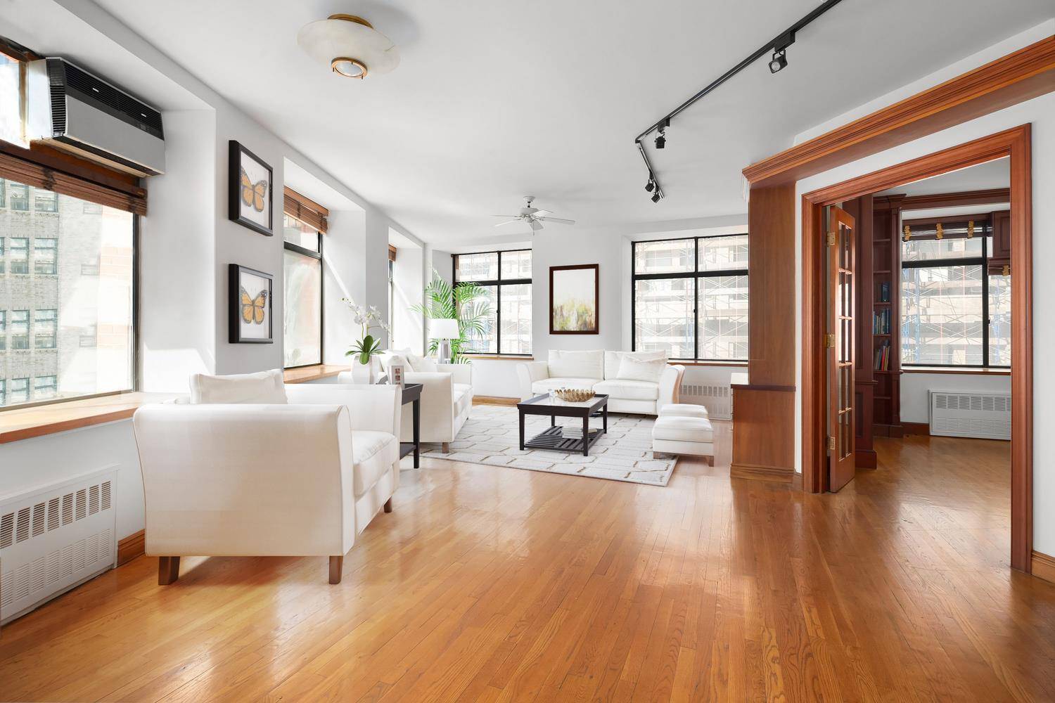 JUST LISTED Sprawling PRIME TRIBECA 2 bed, 1.