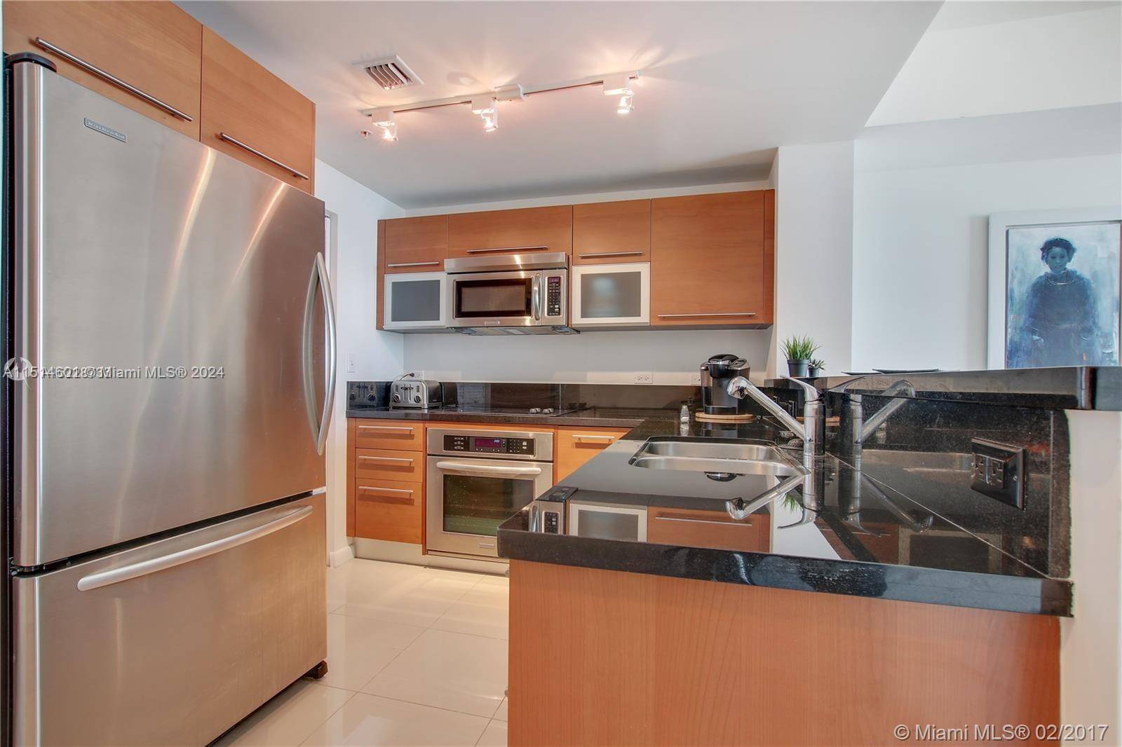 A MUST SEE ! Beautiful unit with 2 bedrooms and 2 full baths, also 2 oversized balconies with an amazing city view.