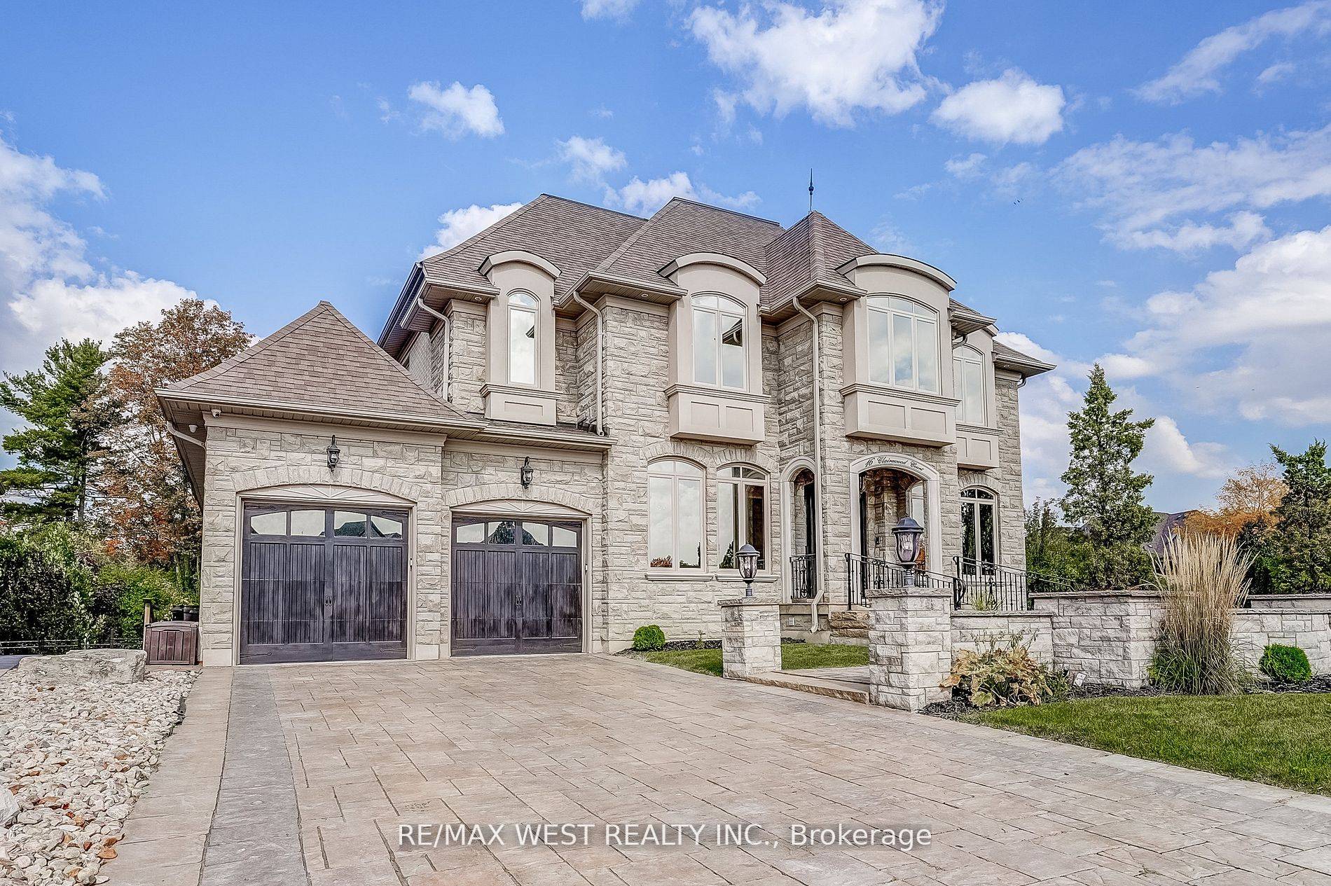 Welcome to a truly extraordinary custom built home in Kleinburg's most desirable estate area located on a Cul de sac.