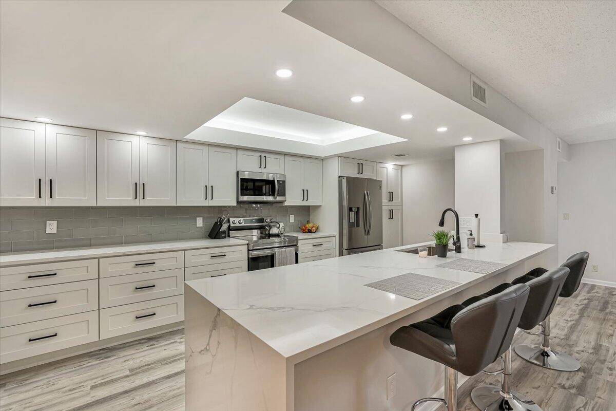 Brand New Kitchen in this beautiful Short Term Rental available in the Delray Racquet Club.