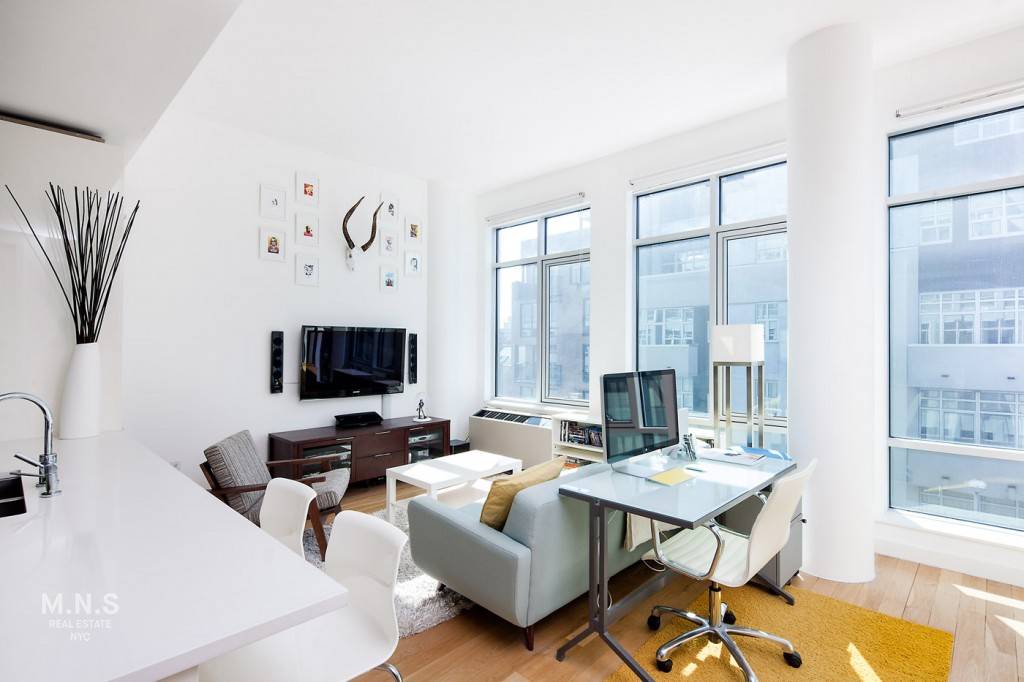 Condo Sublet NO FEE Stunning and sun drenched One Bedroom in Williamsburg, Brooklyn.