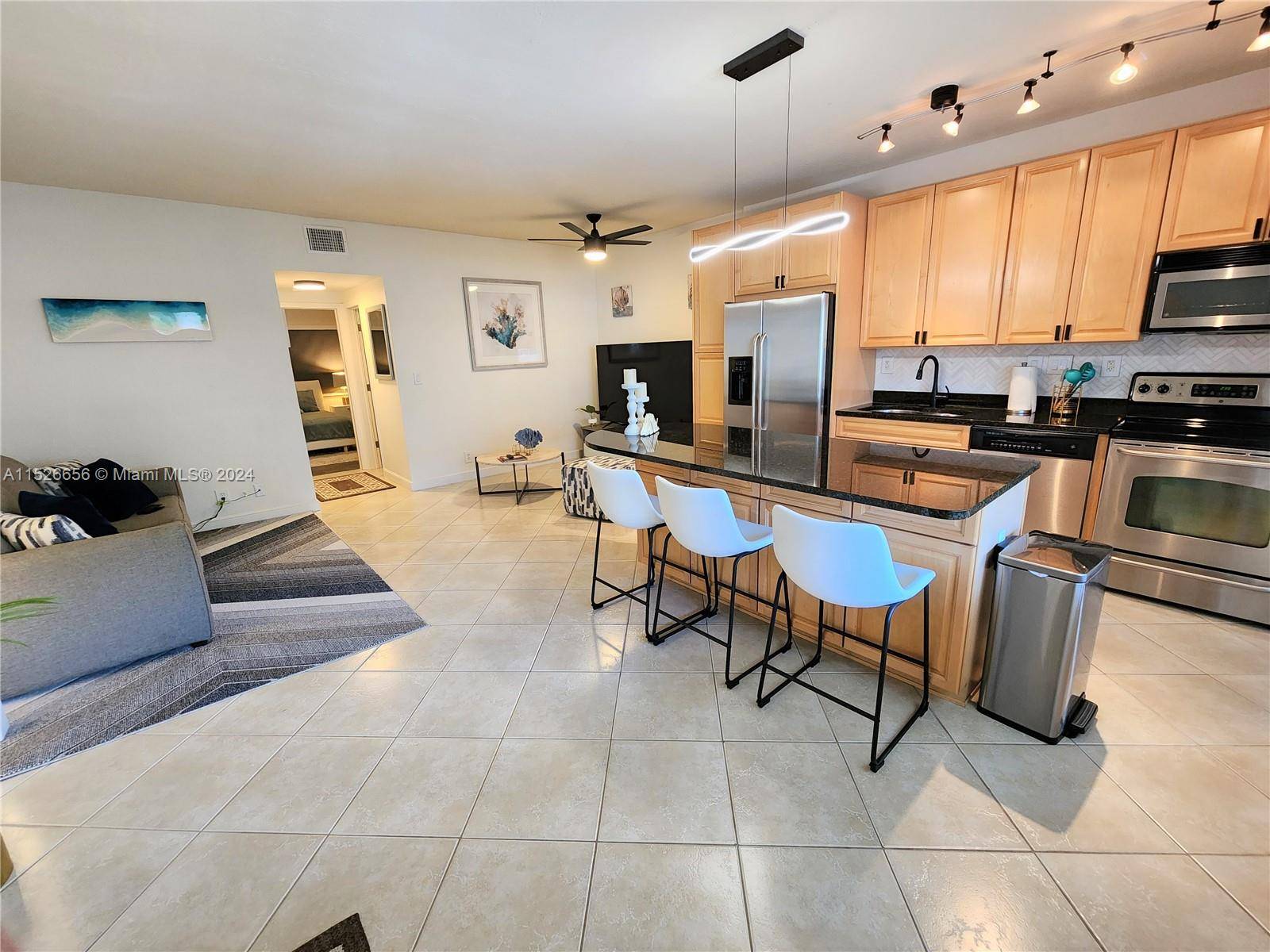 Investor's dream unit located 5 minutes' walk from the famous Fort Lauderdale beaches, fully furnished unit with intracoastal views, beautiful 1 bed 1 bath with eat in island with an ...