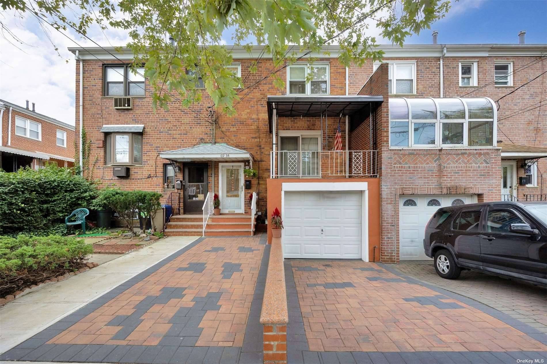 Move right into this lovely Brick 2 family home.