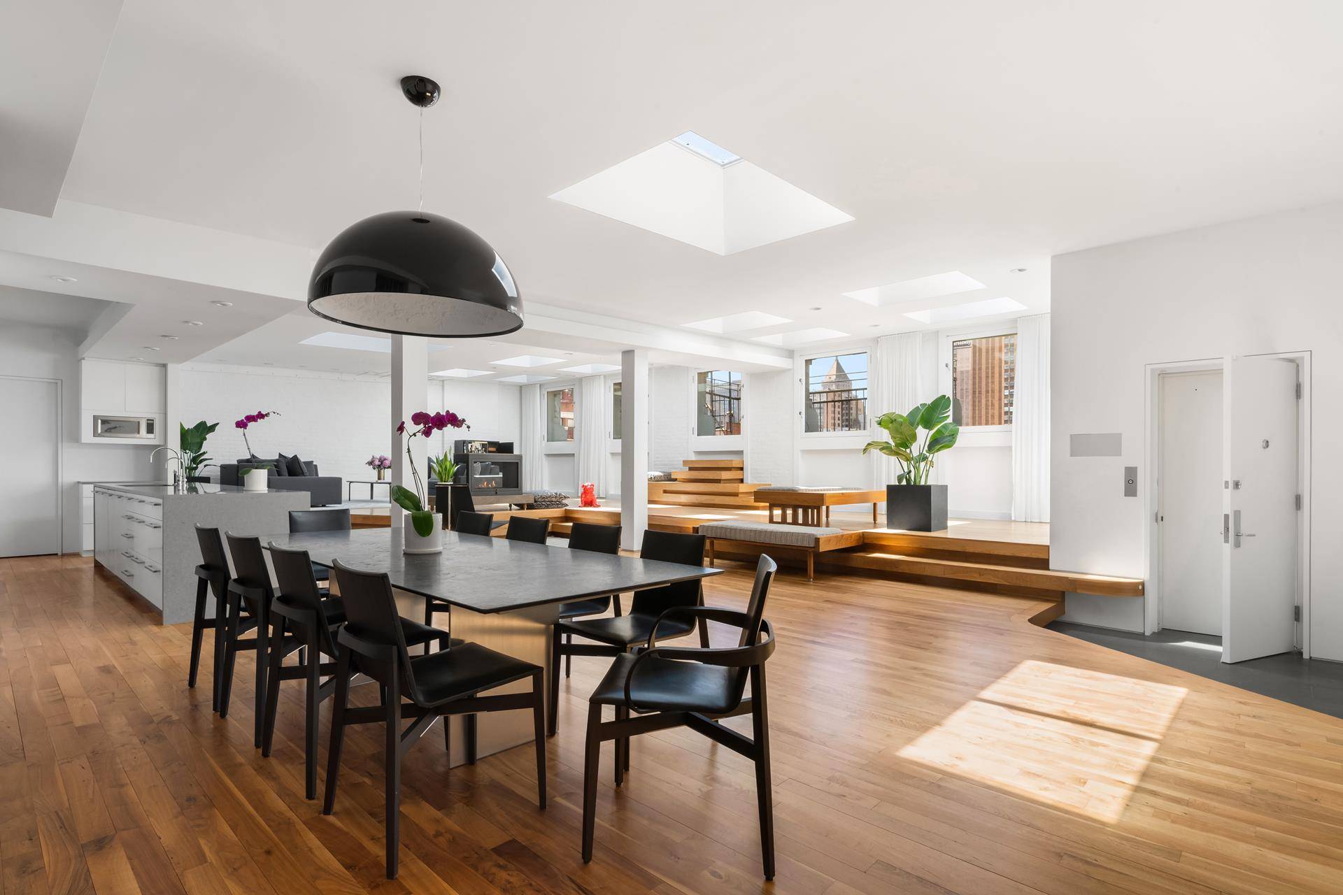 Introducing the exquisite full floor penthouse with sprawling private roof terrace at 96 Grand Street, a boutique 9 unit coop situated in the heart of Soho.