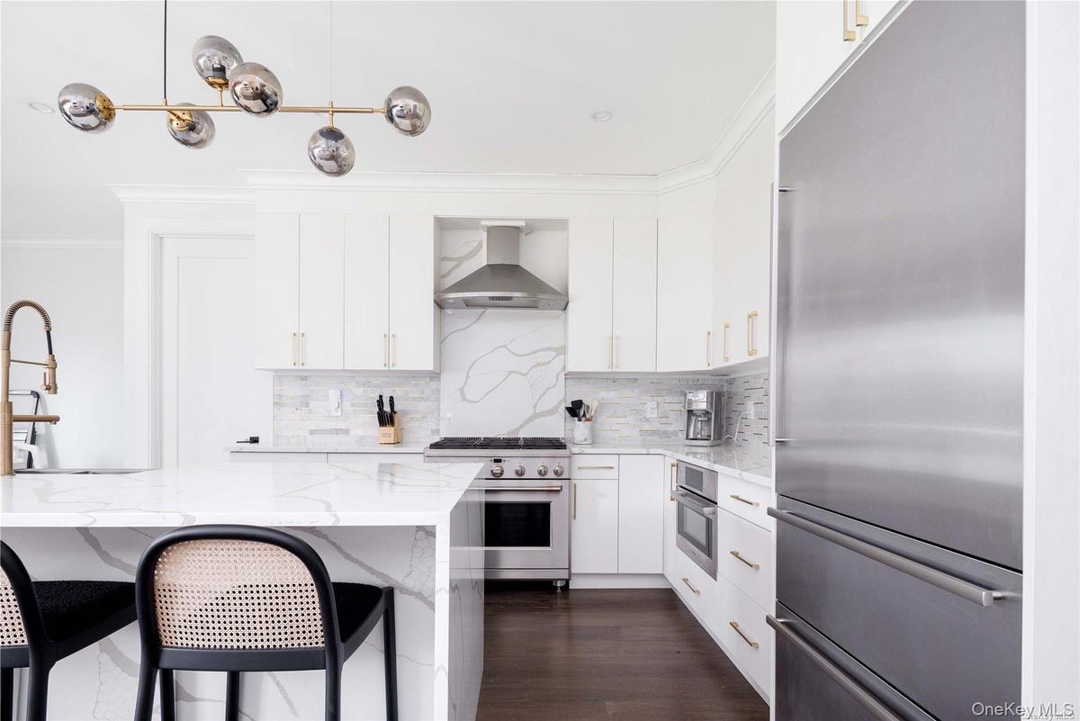 Eat in Kitchen