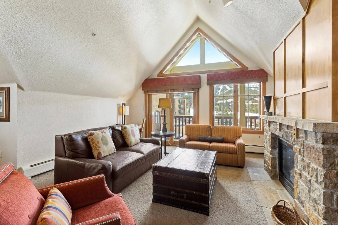 Beat the holiday crowds in this beautiful two bedroom residence with a Week 51 ski week.