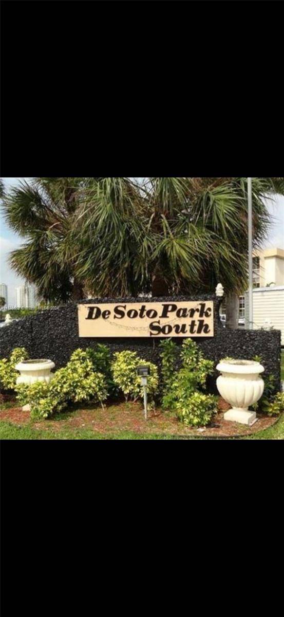 Spacious 2 2 Corner Unit in Desoto Park South located 1 mile from the Beach, close to many shopping plazas, highways, close to Sunny Isles, Hollywood and Aventura.