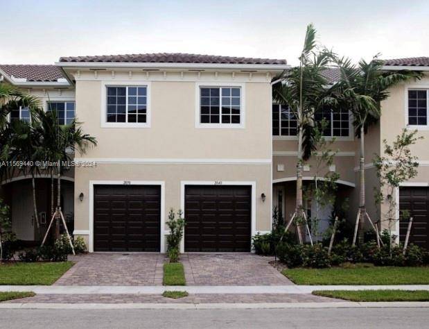 This 2 bed 2 1 2 bathrooms in Calabria Residence townhome in Miramar.