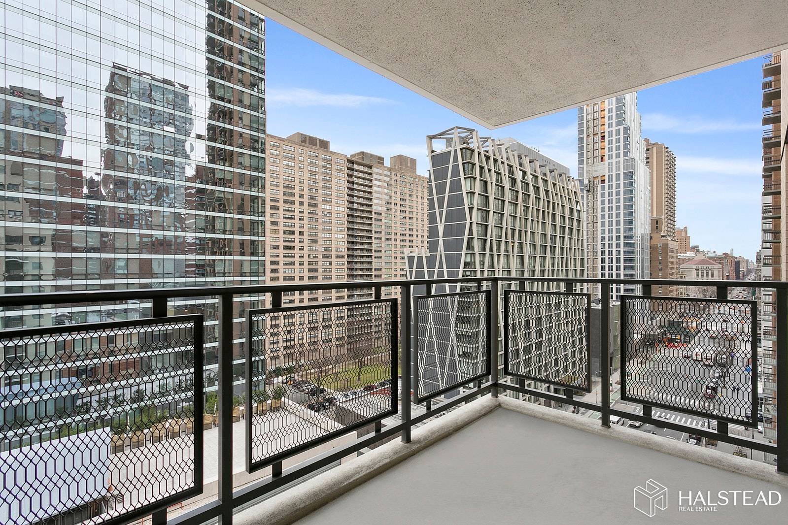 You'll feel right at home in this over sized bright apartment with great city views that include Western exposure.