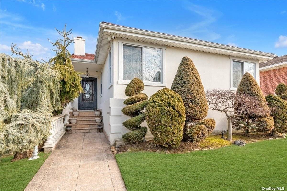 This spacious and well maintained home sits on a large, beautifully landscaped property with a spacious patio, perfect for entertaining family and friends in style and comfort.