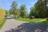Deep driveway that can accommodate 6 cars