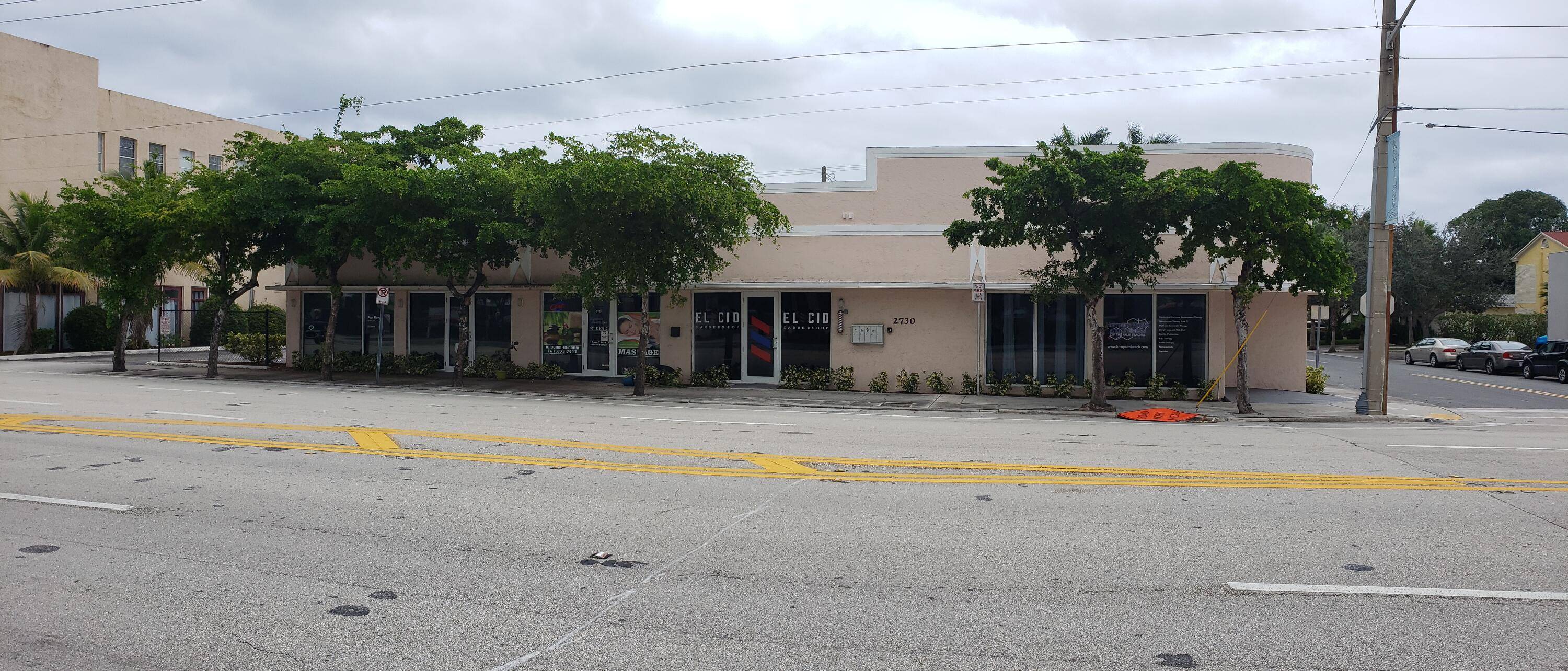 4 Unit Multi Tenant Commercial Retail Plaza with Bonus Residential Apartment upstairs.