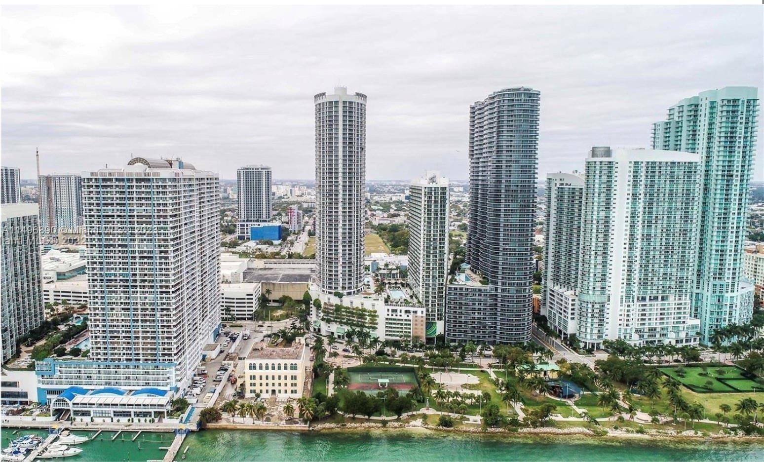 This beautiful 2 Bedroom 2 Bathroom unit with incredible Miami Downtown and Brickell view features marble floors, SS appliances, and a washer dryer inside the unit.