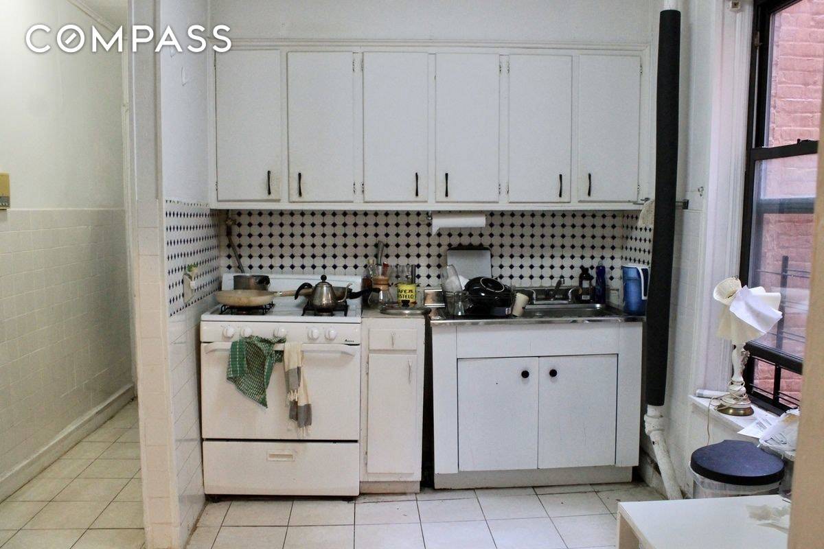 We have a gorgeous 3 BD apartment located in the heart of South Slope on this pre war building just steps away from bars, restaurants, cafes and very close to ...