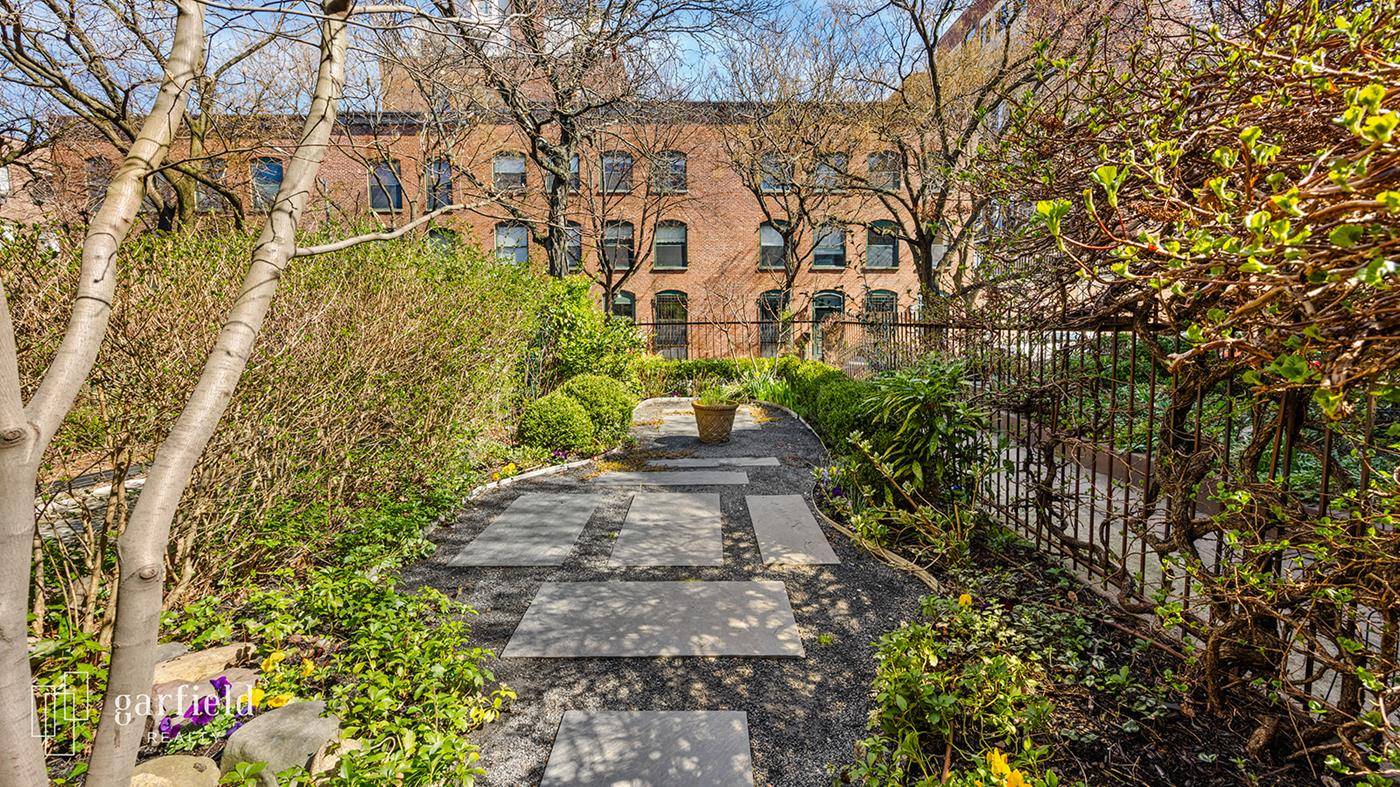 Seize this remarkable opportunity in Park Slope !