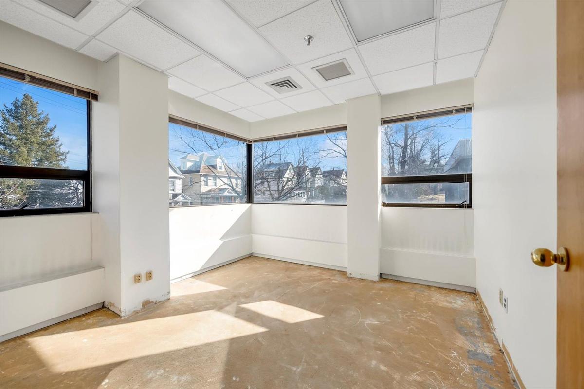 Empty room with a drop ceiling