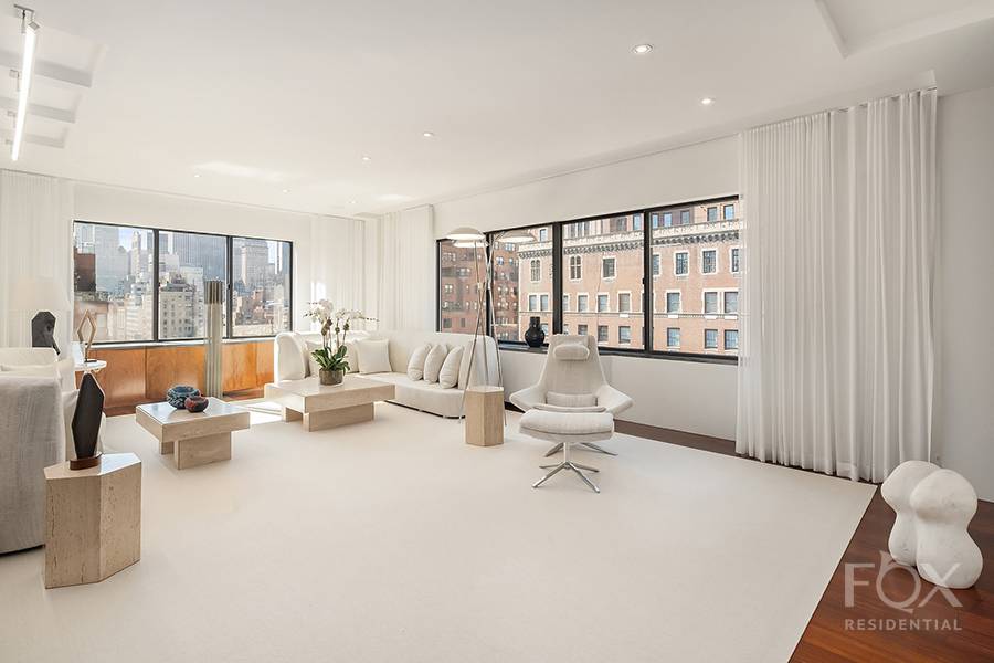Perched on the 14th floor of the iconic 733 Park Avenue cooperative, this full floor sun drenched apartment has just undergone a magnificent renovation.
