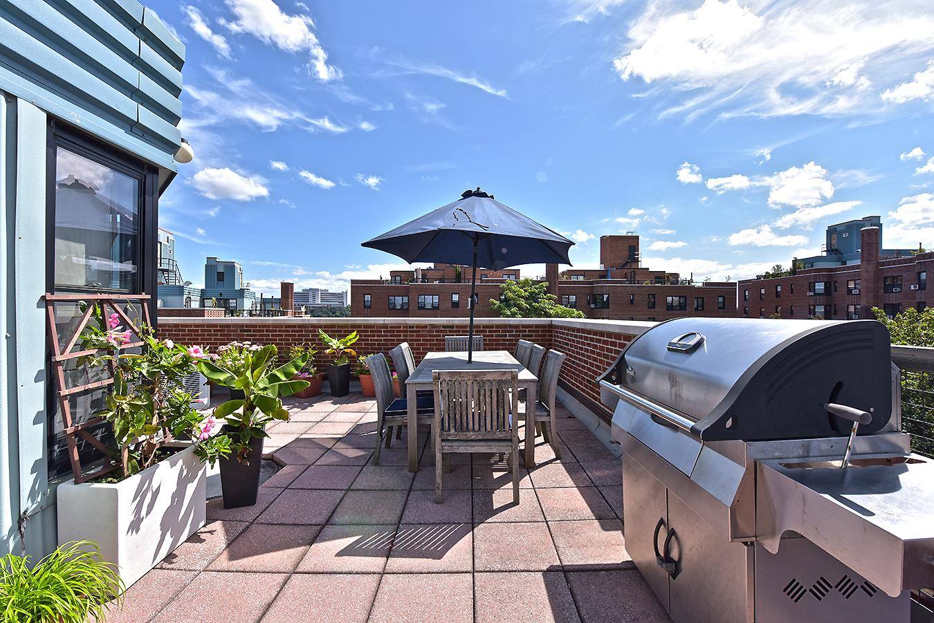 Stunning 3 Bedroom Inwood Duplex with Private TerraceImagine a relaxing weekend spent unwinding on a spacious private terrace attached to your very own Manhattan penthouse apartment.