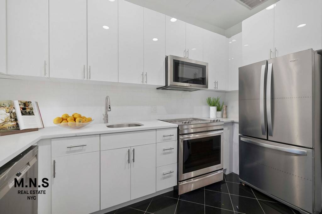 Luxury 3 Bedroom Townhome Now Available in Upper East Side !