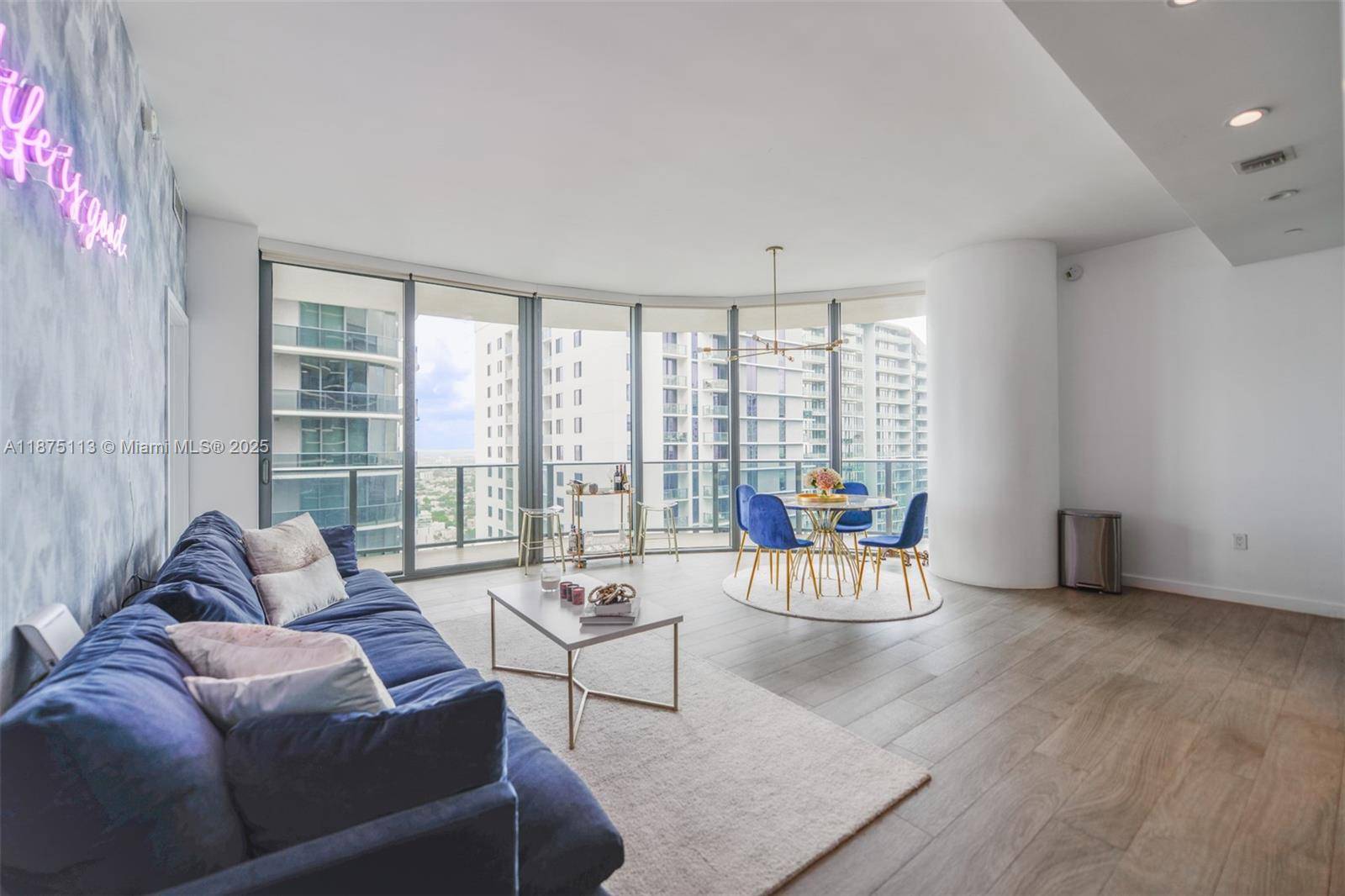 Stunning apartment with spectacular views in the heart of Brickell !