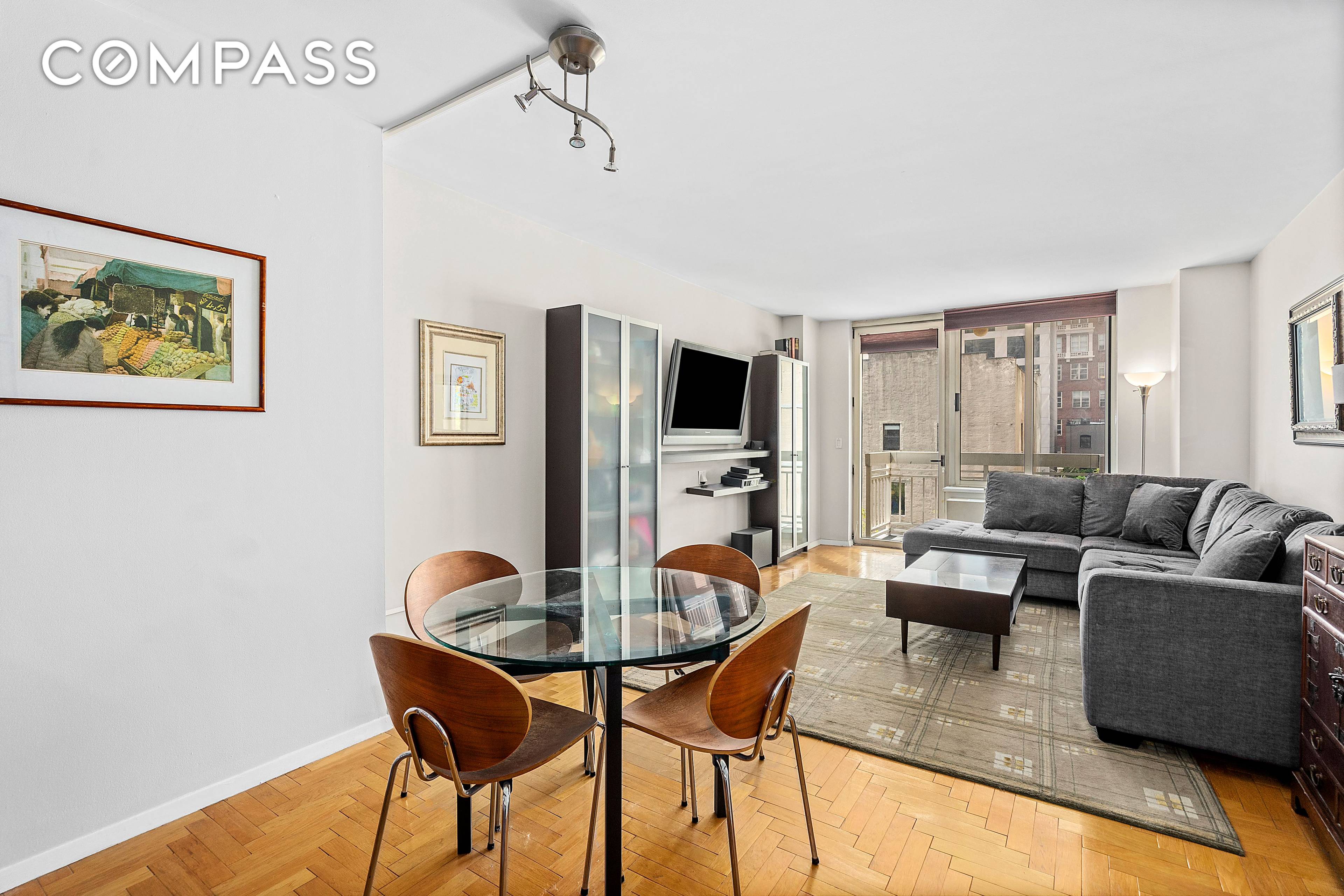 This large, corner Upper East Side Alcove Studio is a perfect place to call home !