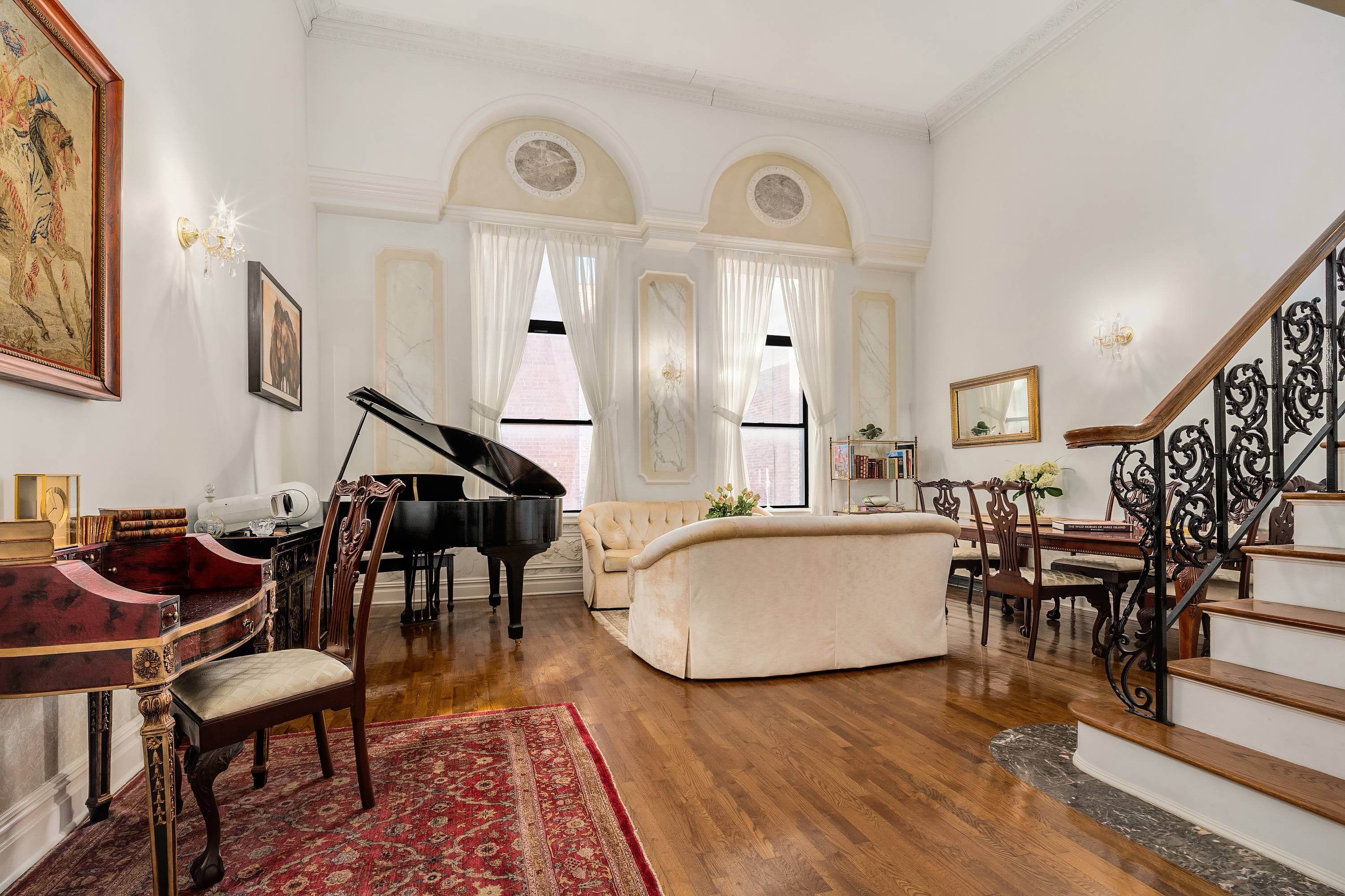 This elegant and striking one bedroom, one and a half bath residence boasts old world European charm with soaring 16 foot ceilings and arched details in one of Manhattan s ...
