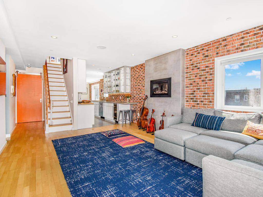 Here is your chance to own this bright and rarely available 2 bedroom, 2 bath duplex condominium apartment with 3 terraces, located in Central Riverdale, 25 minutes from Manhattan.