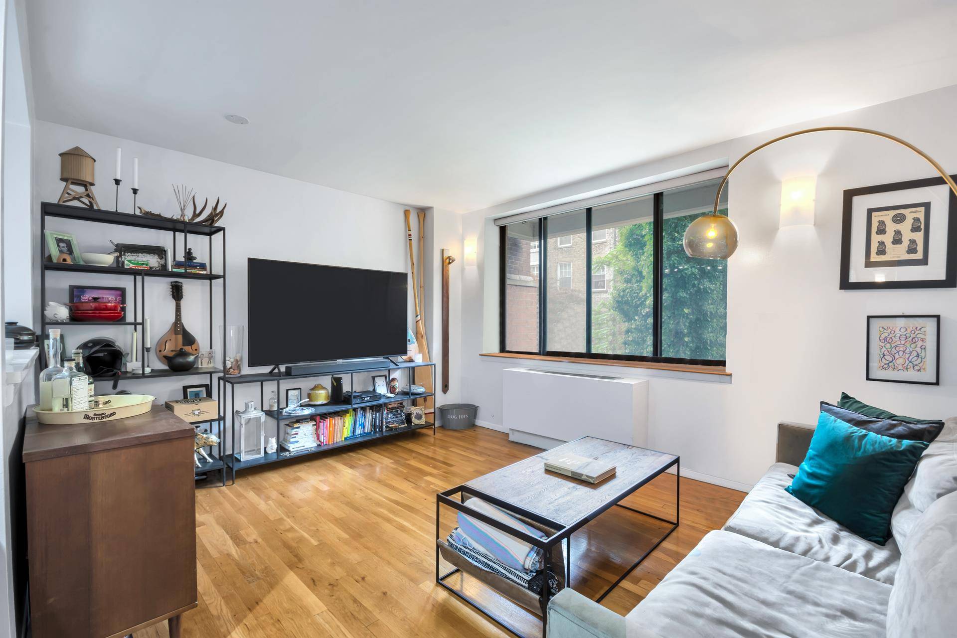 Beautifully renovated 1 bedroom condo in the heart of West Chelsea !