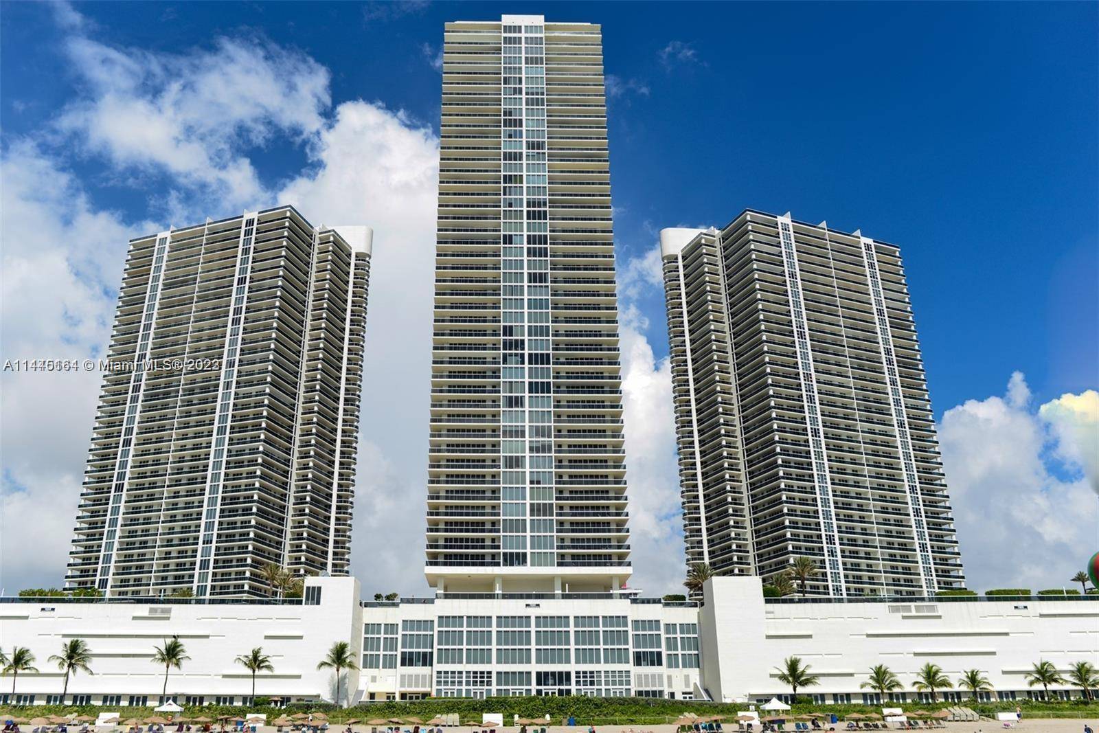 Gorgeous 1bed 1bath unit on 33 floor with spectacular WEST exposure and amazing City and Intracoastal views.