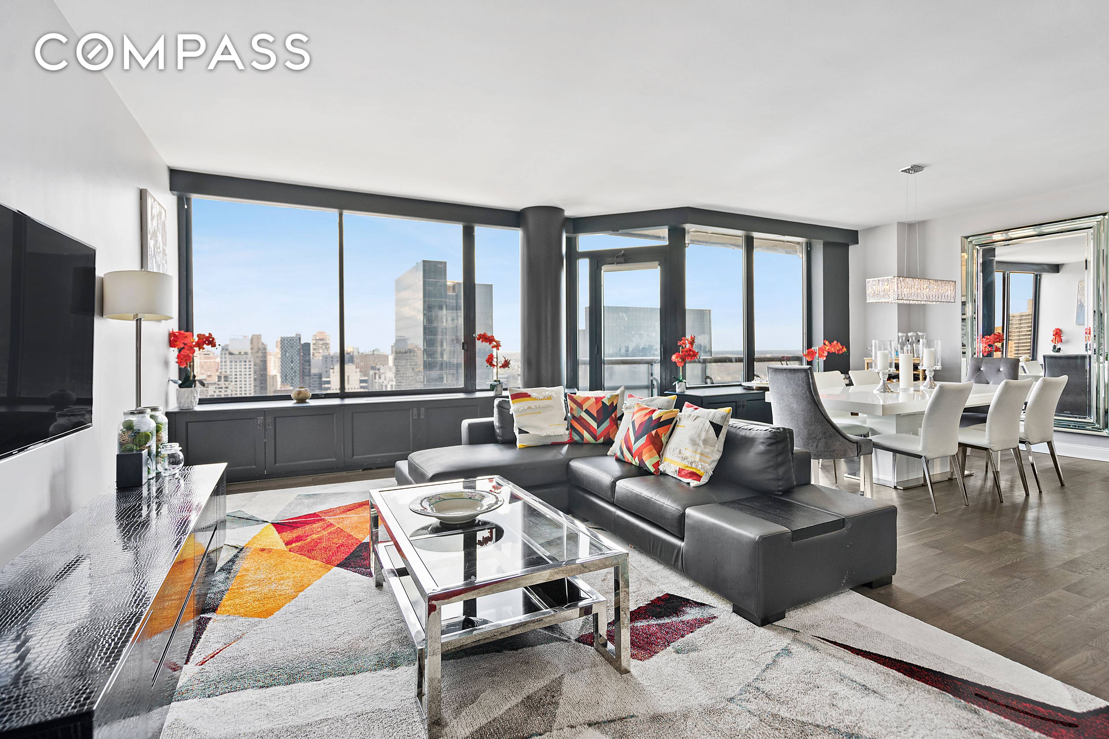 Located in the sky at the Grand Sutton's 35th floor, you are immediately taken by the dramatic views over the City as well as the East River.