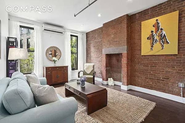 Offering the perfect combination of old and new, this one bedroom, one bathroom home is a gorgeous haven in the heart of Clinton Hill !