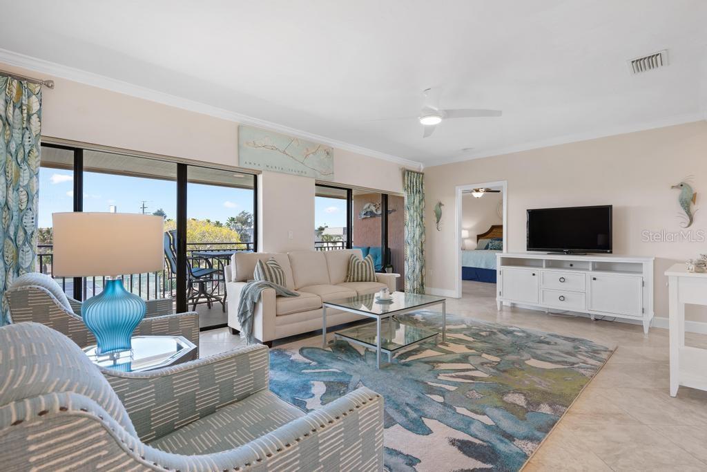 Living room with doors to the Lanai