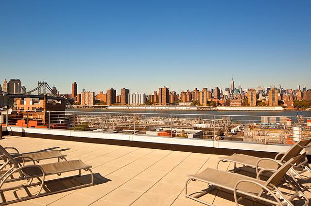 Welcome to 99 Gold, a premier, amenity rich luxury building located where DUMBO meets Vinegar Hill !