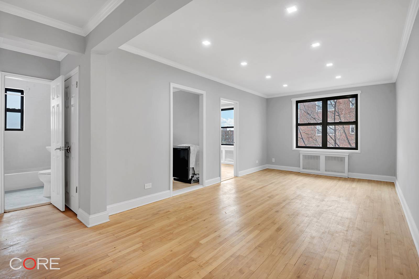 No board approval ! Seize this rare opportunity to purchase this newly renovated and cleverly reconfigured Junior 4 two bedroom residence, offering surrounding views of the most coveted historic homes, ...