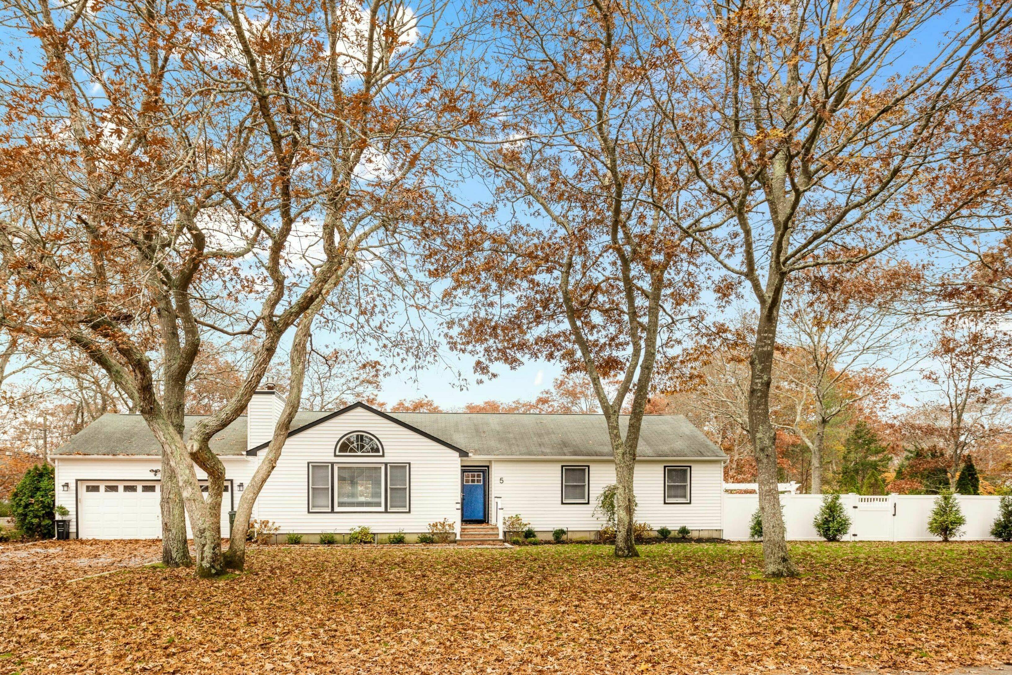 Spacious Ranch in Hampton Bays with Heated Pool 