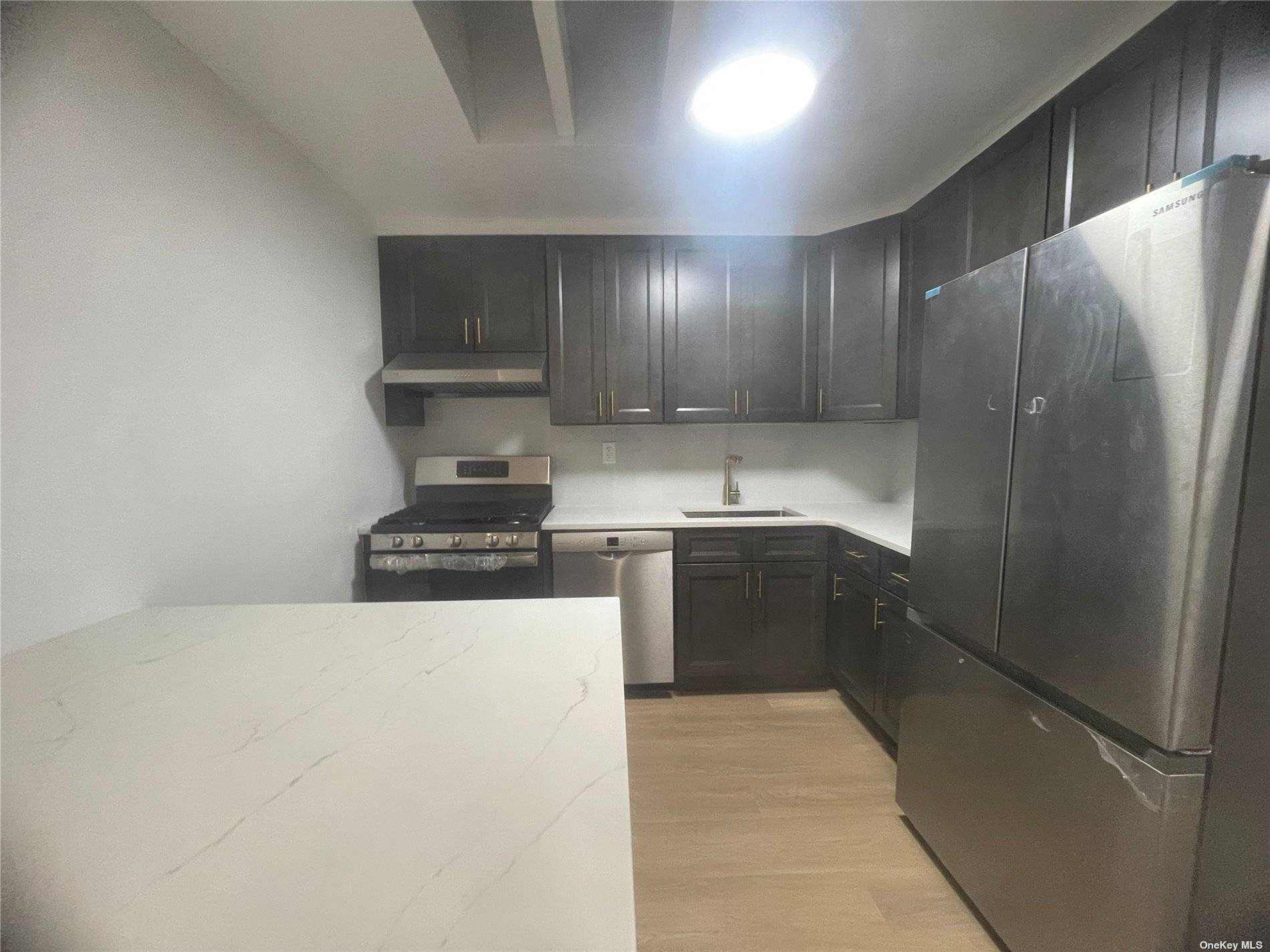 Superconvenient ! ! Beautiful Murray Hill New Renovated 3 bedrooms 2 bathrooms Apartment, 2 minutes walk to LIrr to Manhattan, half block to Northern Blvd !