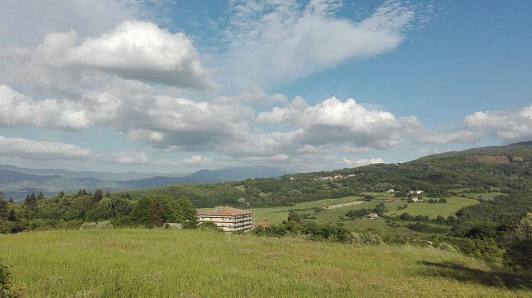 For sale in Tuscany in Florence, estate of 657 hectares of agricultural land, buildings, Medici villa, 9 farmhouses and 19 natural sources of water.