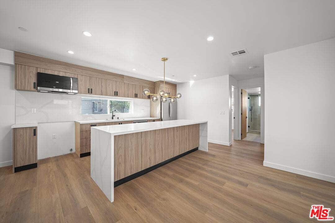 819 N Mccadden Pl 3BR Hancock Park La